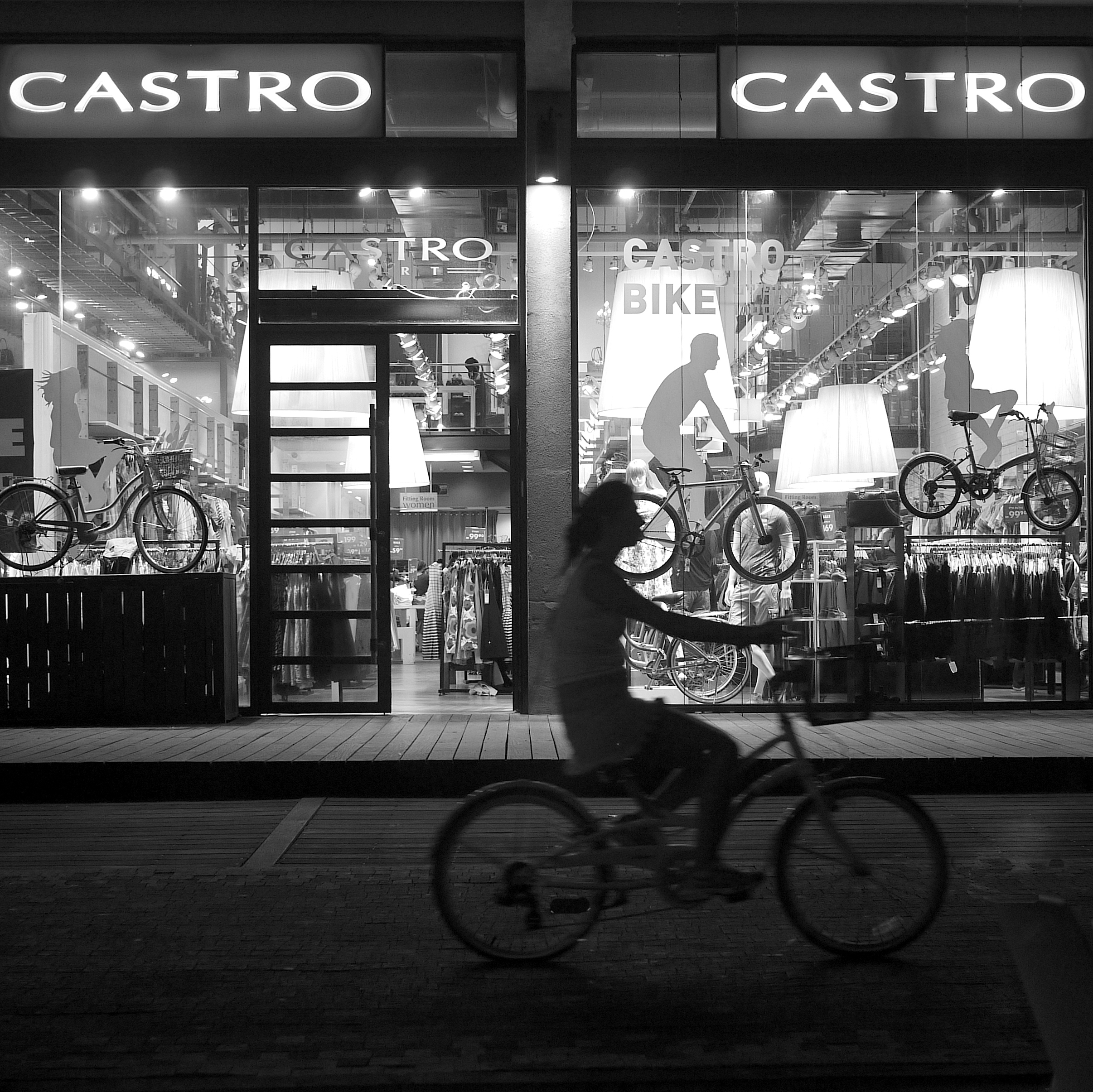 Castro bike shop exterior (CC BY-NC-ND 2.0 Michael Summers:Flickr)