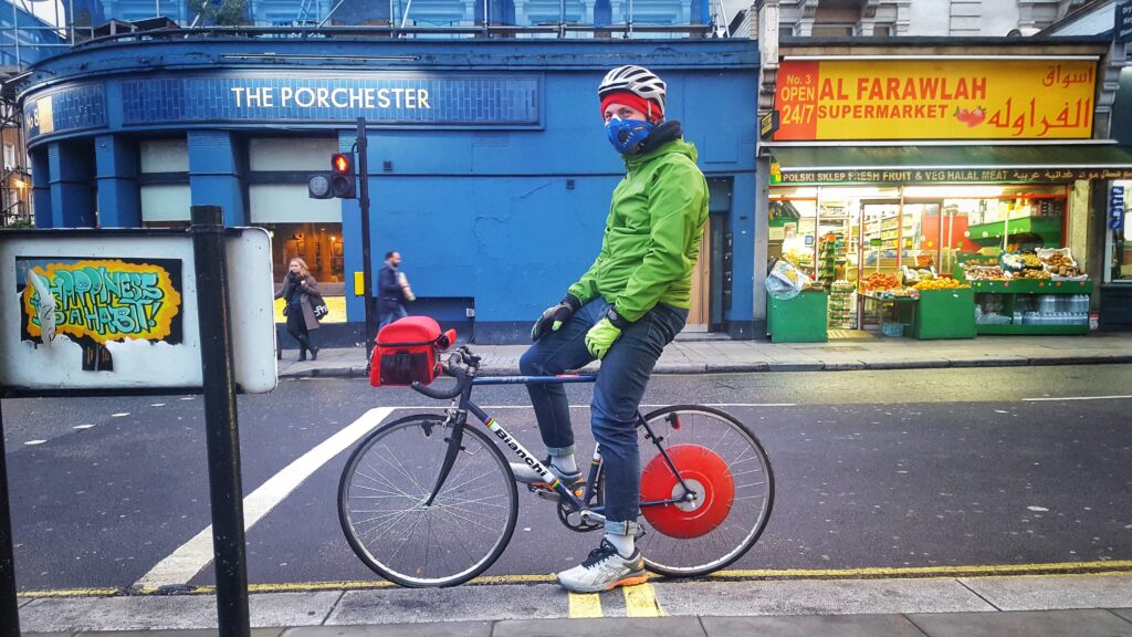 face mask cyclist in london.JPG