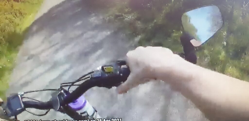 police officer uses bike to catch criminal – via Great Manchester Police on Twitter