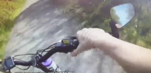 police officer uses bike to catch criminal – via Great Manchester Police on Twitter