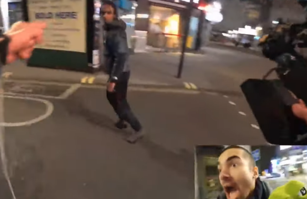 Live streamer stops bike theft attack