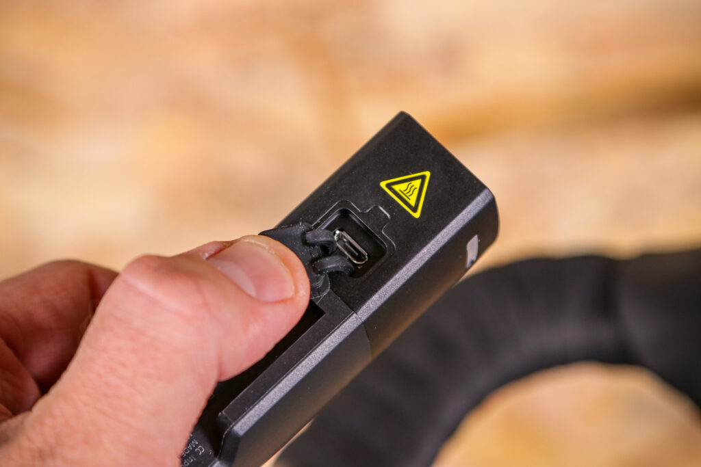 2020 Giant Recon HL350 – USB port.jpg