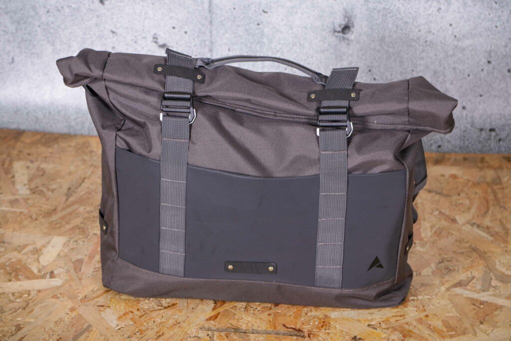 2021 Altura Grid Messenger Bag – front.jpg