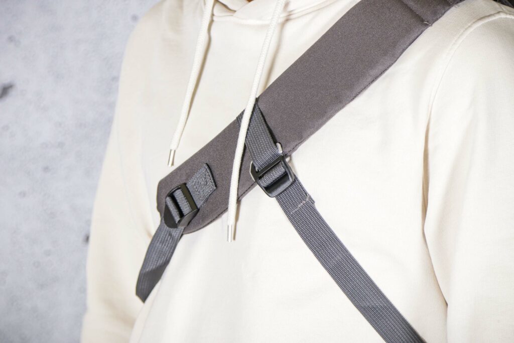 2021 Altura Grid Messenger Bag – strap detail.jpg