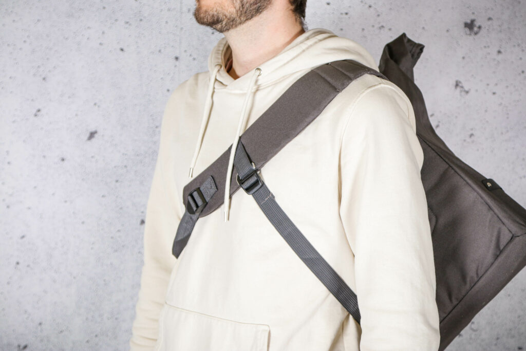2021 Altura Grid Messenger Bag – straps_.jpg