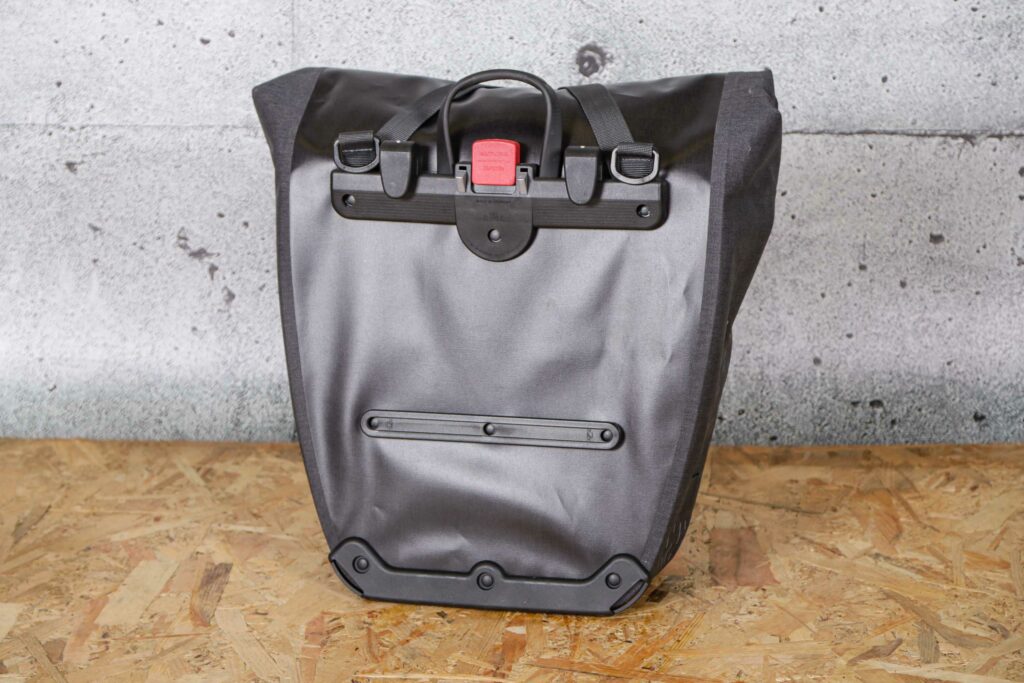 2021 Altura Thunderstorm City Pannier – back.jpg