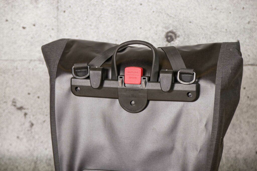 2021 Altura Thunderstorm City Pannier – rack mount 1.jpg