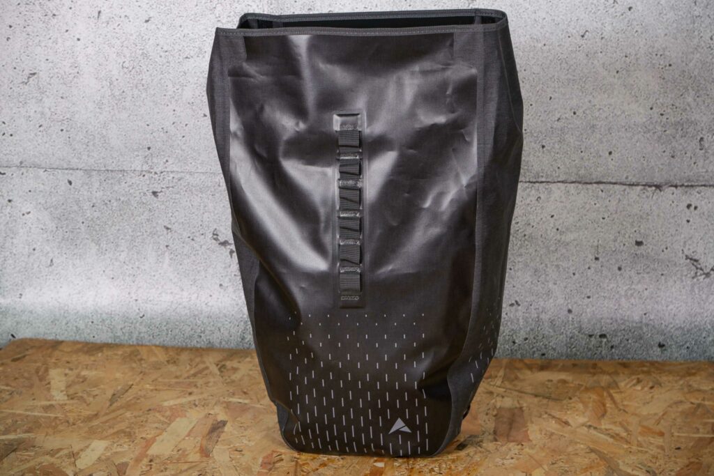 2021 Altura Thunderstorm City Pannier – unrolled.jpg