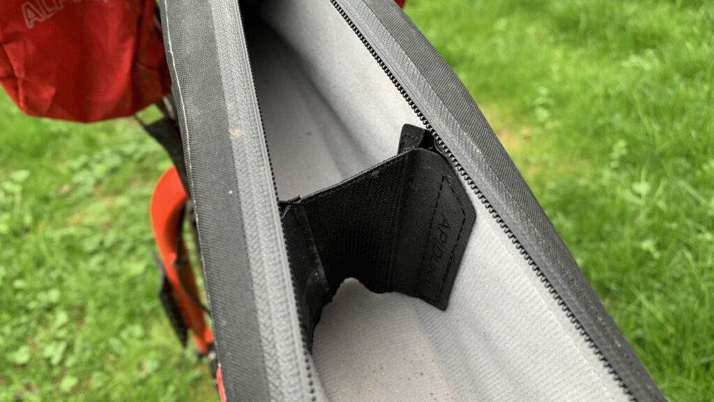 2021-apidura-backcountry-long-top-tube-pack divider.JPG