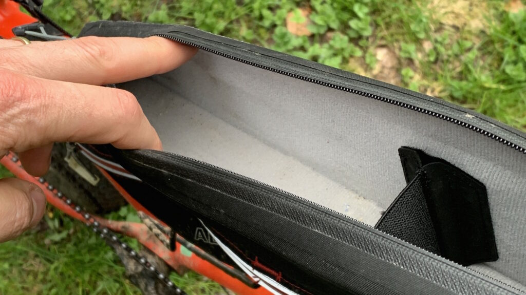 2021-apidura-backcountry-long-top-tube-pack inside.JPG