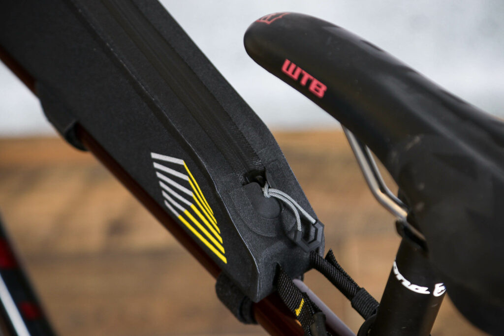 2021 Apidura Racing Long Top Tube Pack – zip 2