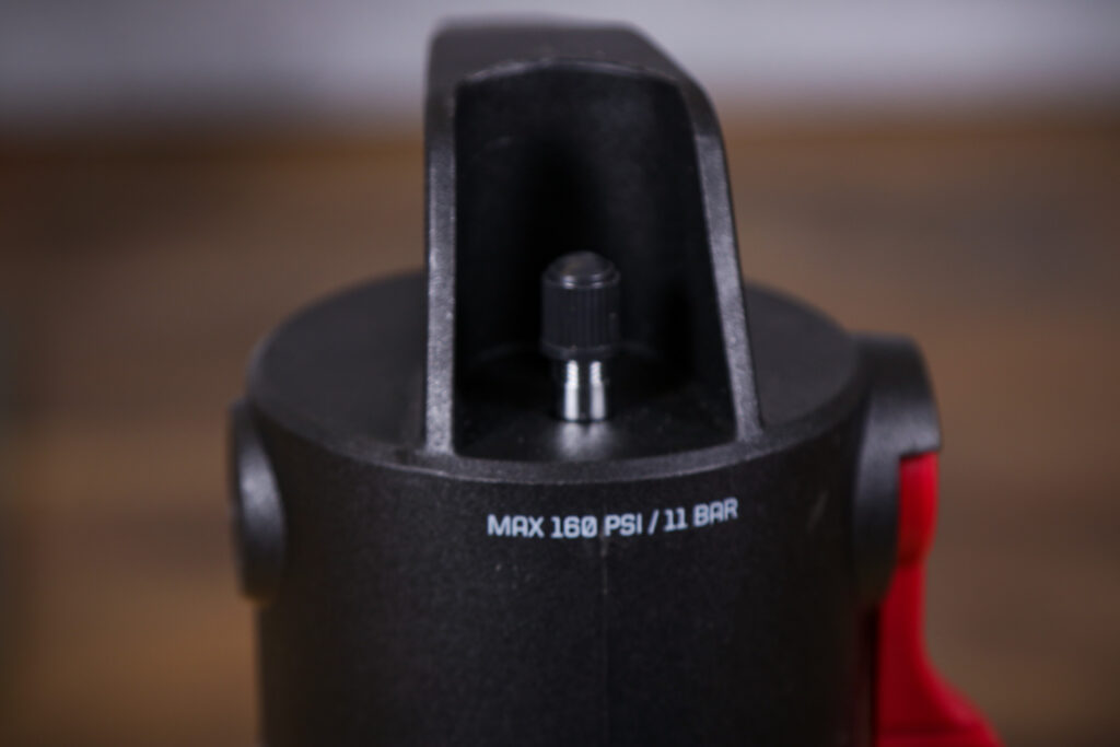 2021 Bontrager TLR Flash Can pump – detail.jpg