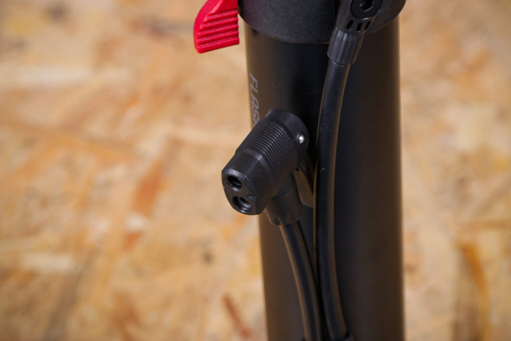 2021 Bontrager TLR Flash Can pump – hose.jpg