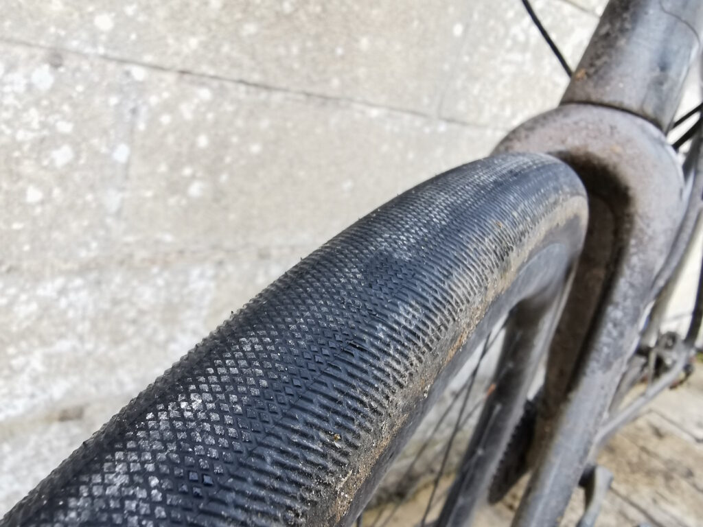 2021 Cadex Classics Tubeless 28 mounted 2.jpg