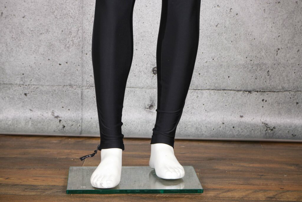2021 ETC Warm Up Full Zip Tights Black – ankles.jpg