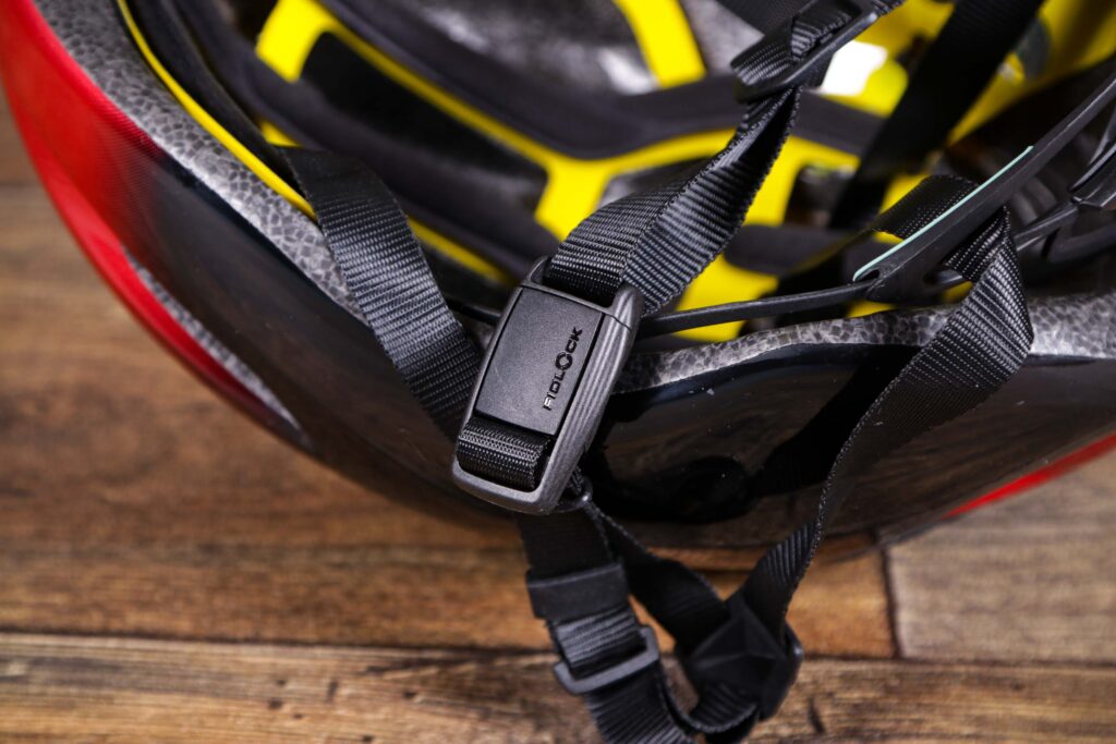 2021 Met Manta Mips Aero Road helmet &ndash; clip.jpg