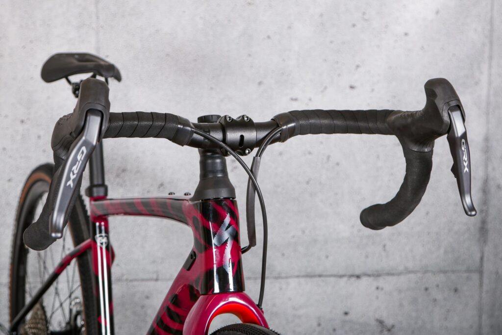 2021 Specialized Diverge Expert Carbon – bars 1.jpg
