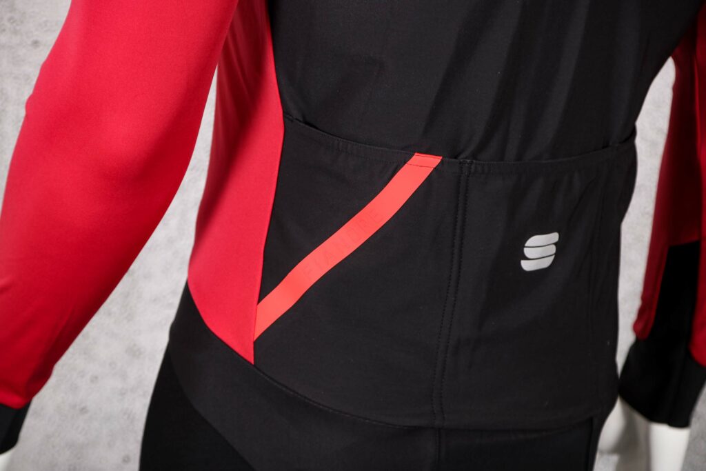2021 Sportful Fiandre Pro Medium Jacket – pockets detail.jpg