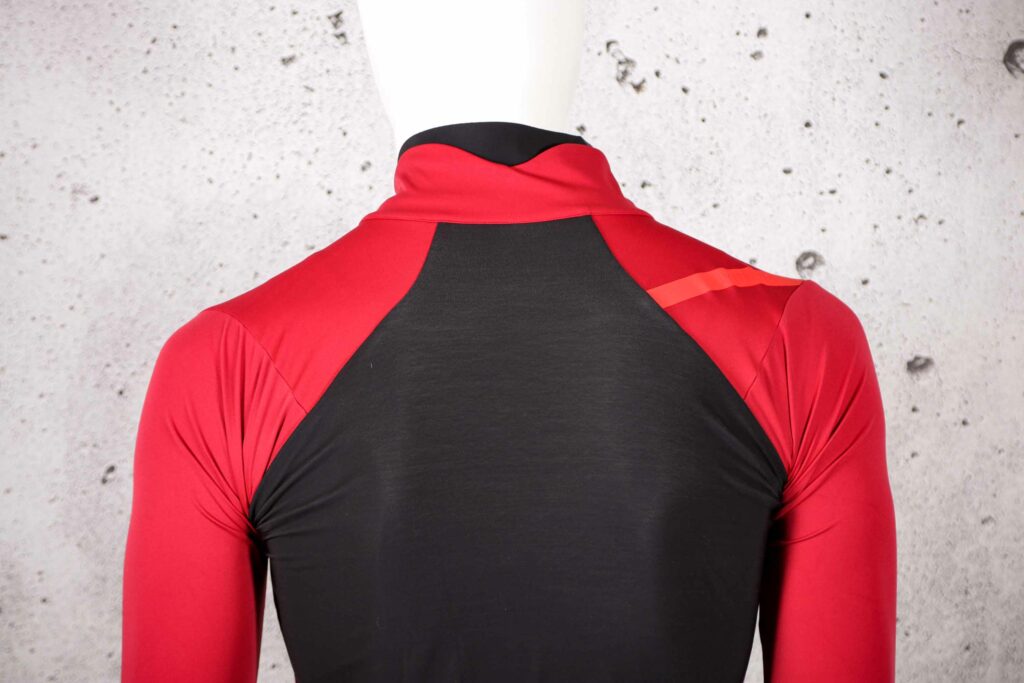 2021 Sportful Fiandre Pro Medium Jacket – shoudlers.jpg