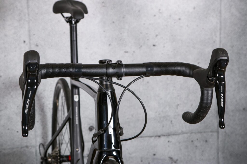 2021 Van Rysel EDR CF 105 Disc Road – bars 1.jpg