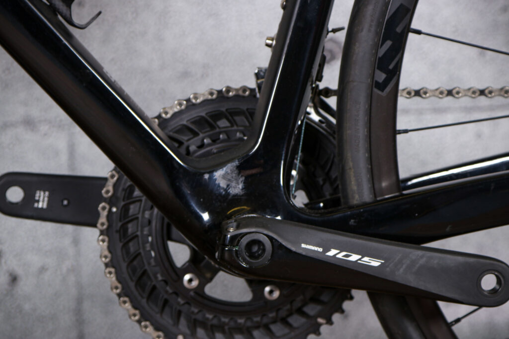 2021 Van Rysel EDR CF 105 Disc Road – bottom bracket.jpg