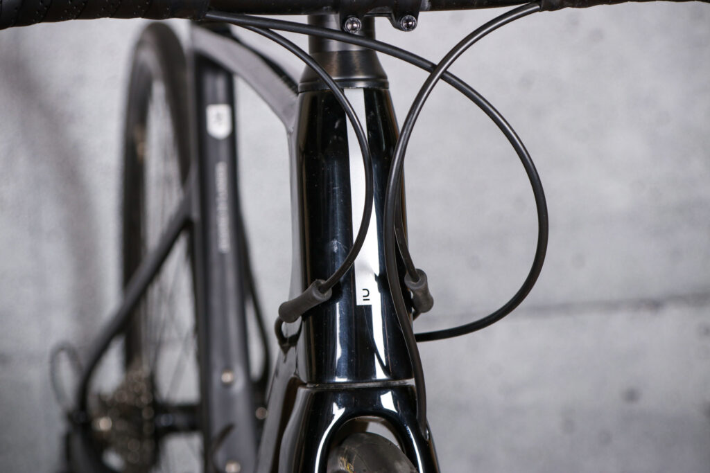 2021 Van Rysel EDR CF 105 Disc Road – head tube badge.jpg