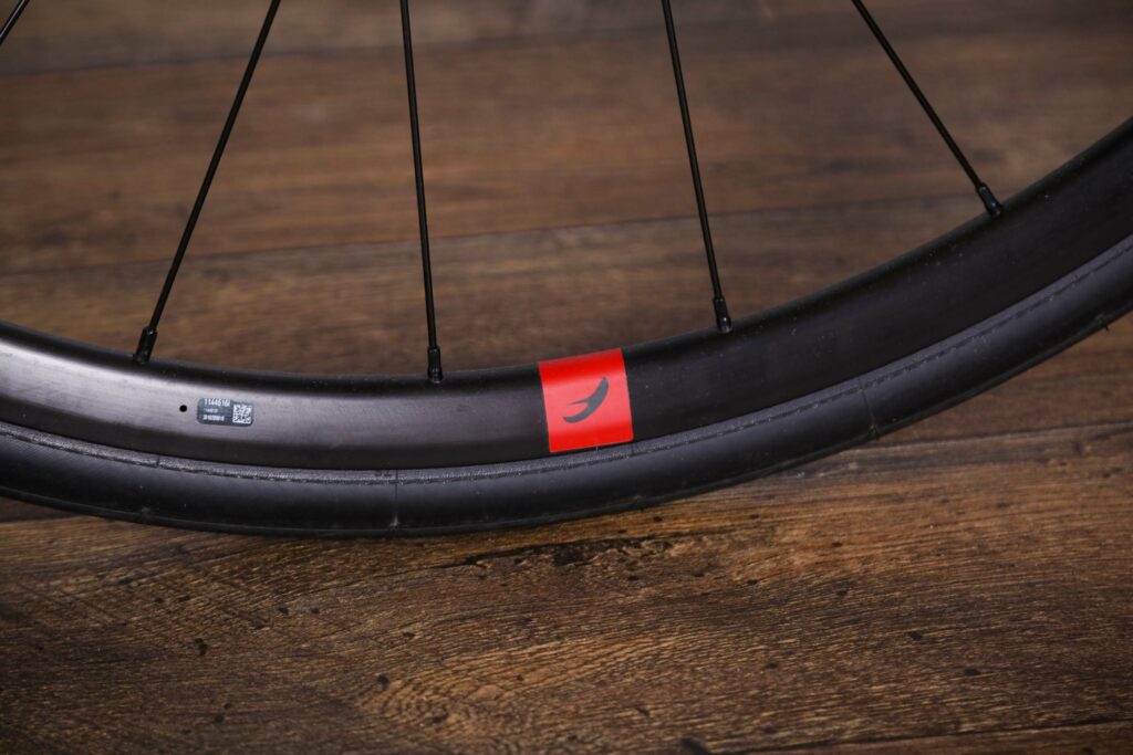 2021 Van Rysel EDR CF 105 Disc Road – rim 1.jpg