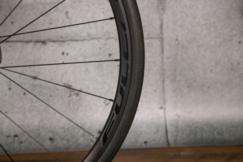 2021 Van Rysel EDR CF 105 Disc Road – rim 2.jpg
