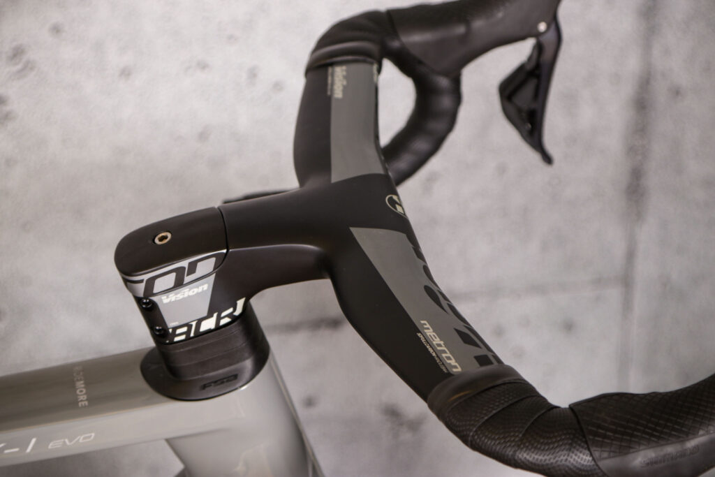 2021 Vitus ZX1 EVO CRS – bar and stem.jpg