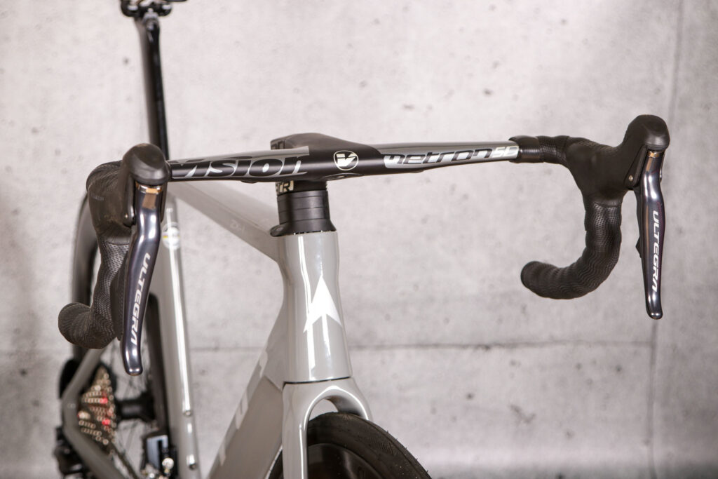 2021 Vitus ZX1 EVO CRS – bars 1.jpg