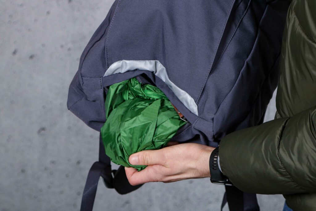 2021 Vulpine City Backpack – rain cover.jpg
