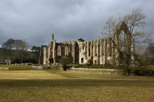 Bolton Priory at Bolton Abbey – licensed CC BY -SA 2.0 by Ian Greig on geograph.org_.uk)