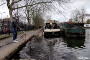 Video: Man uses Swytch to transform rusty old Royal Mail bike found in canal into e-bike