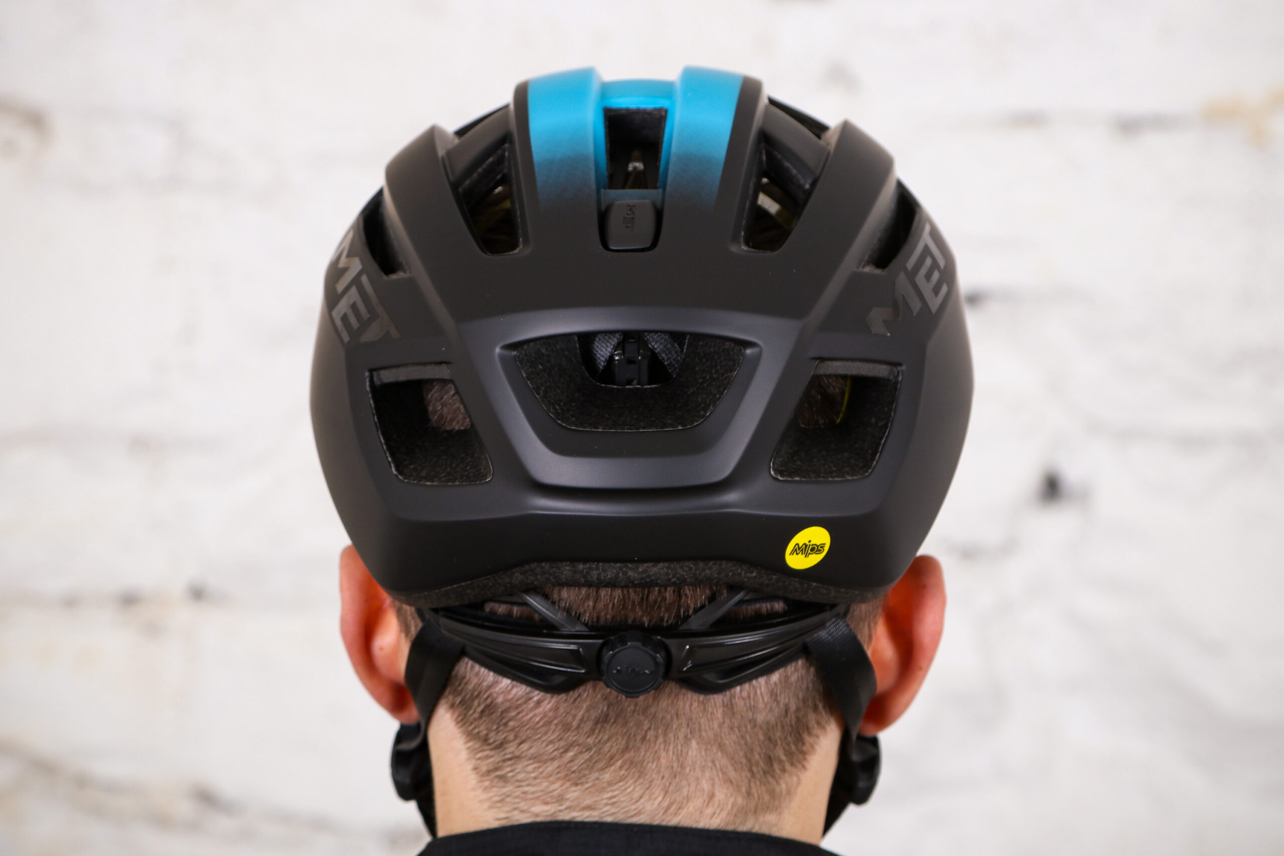 MET Vinci helmet &ndash; back
