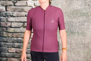 2020 7Mesh Skyline Jersey Womens.jpg