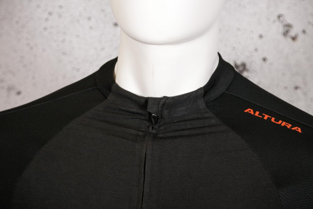 2021 Altura Endurance Men’s Short Sleeve Jersey – collar.jpg