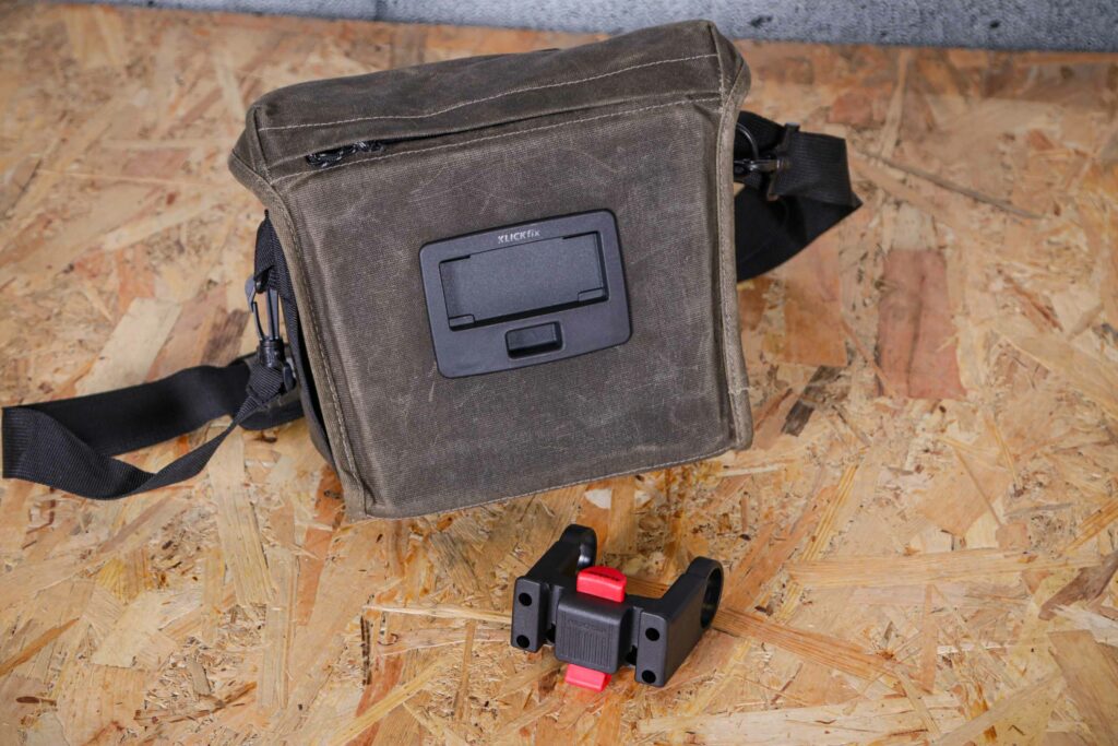 2021 Altura Heritage 2 Bar bag – back and mount.jpg