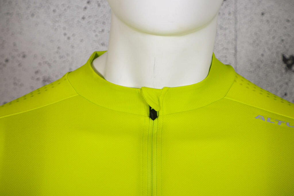 2021 Altura Nightvision Men’s Short Sleeve Jersey – collar.jpg