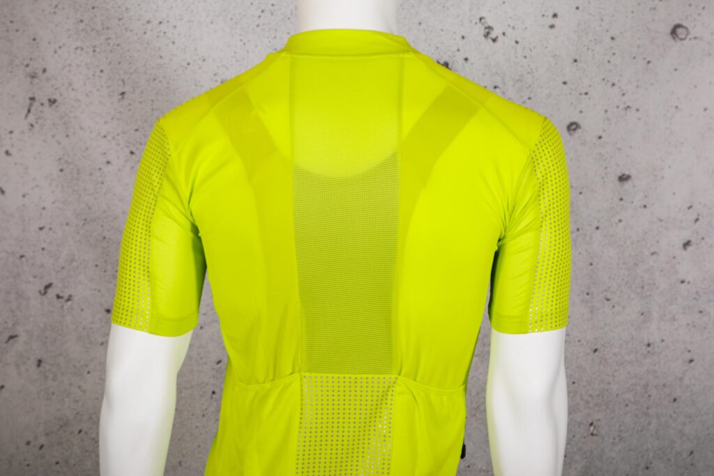 2021 Altura Nightvision Men’s Short Sleeve Jersey – shoulders.jpg
