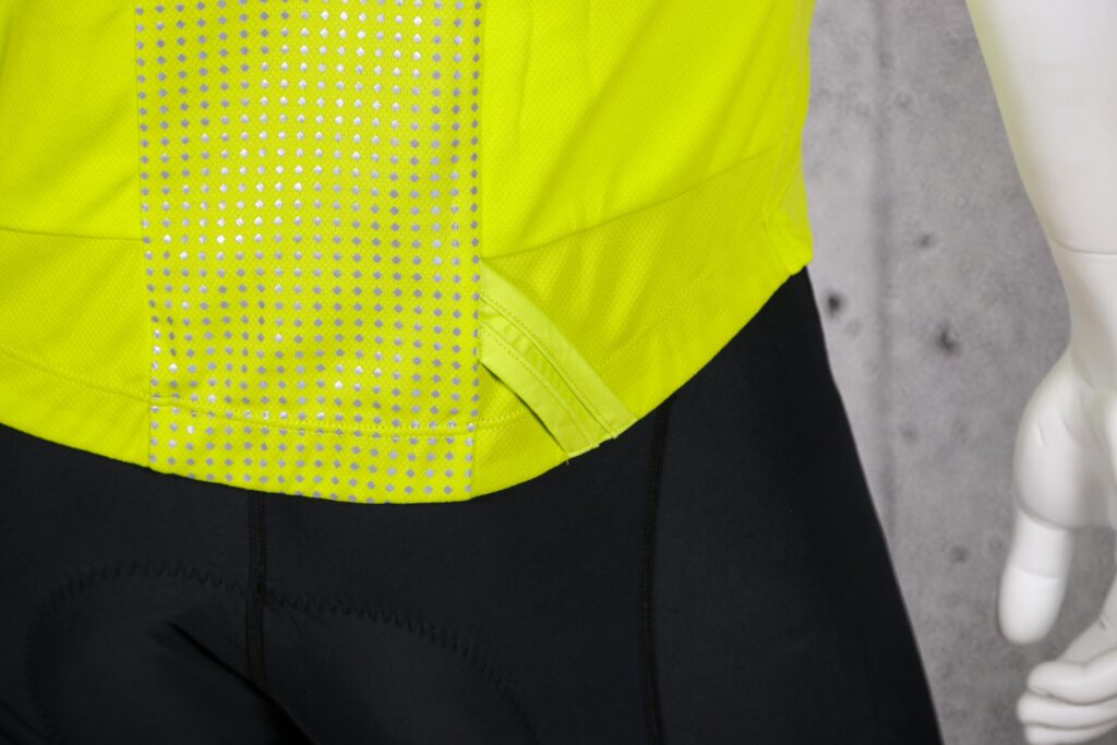 2021 Altura Nightvision Men’s Short Sleeve Jersey – tail detail.jpg