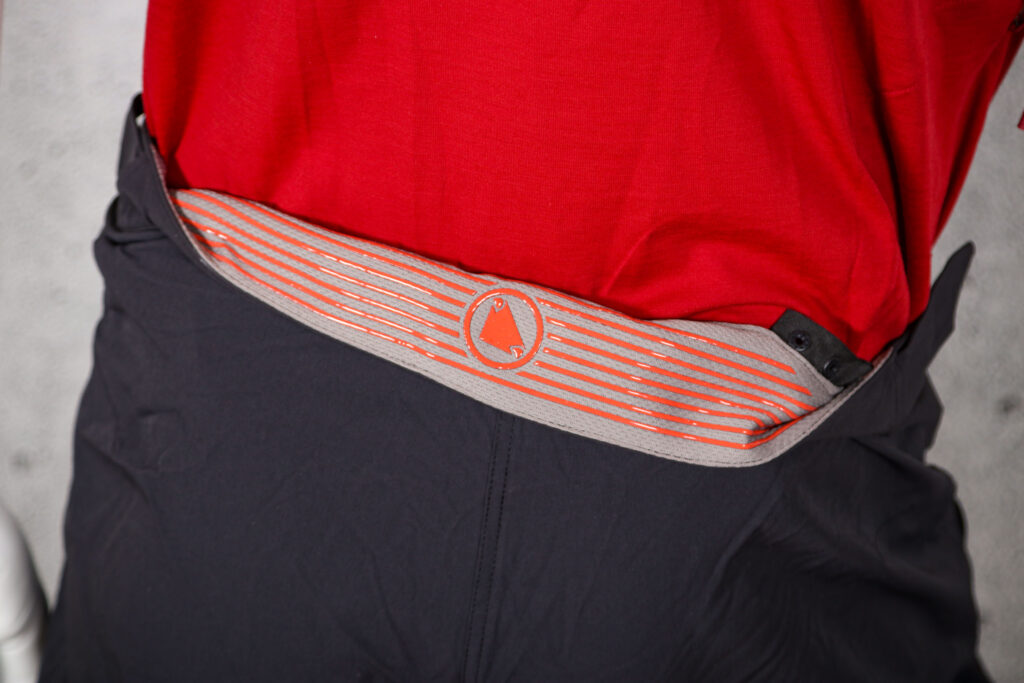 2021 Endura GV500 Foyle Shorts – gripper.jpg