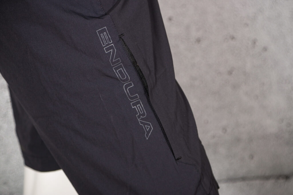 2021 Endura GV500 Foyle Shorts – zipped leg pocket.jpg
