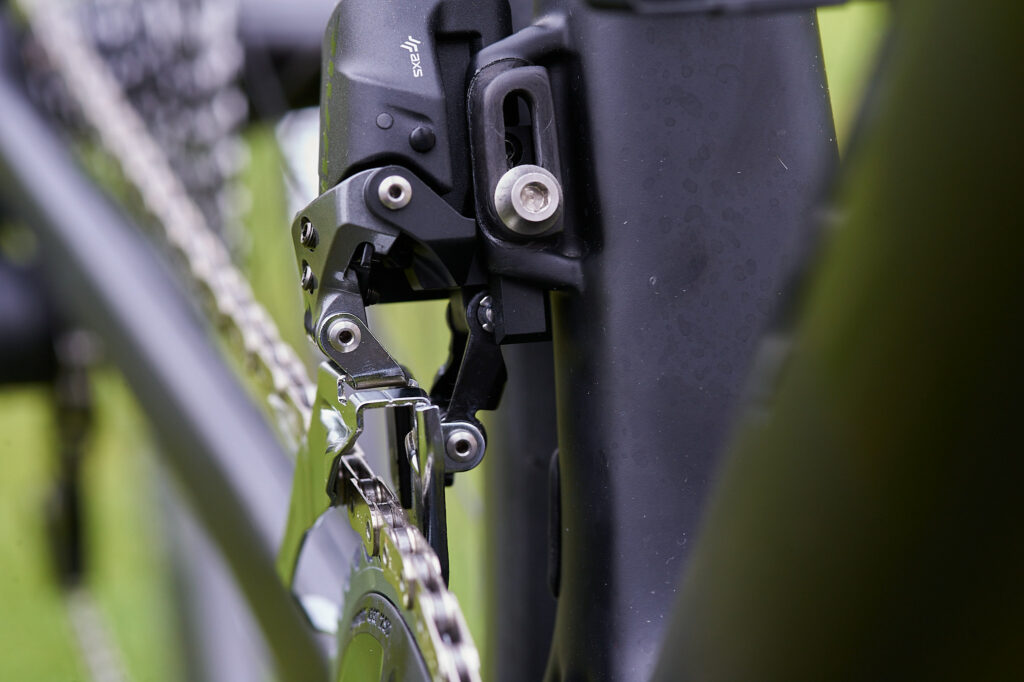 2021 SRAM Rival eTap AXS groupset – front mech profile.jpg