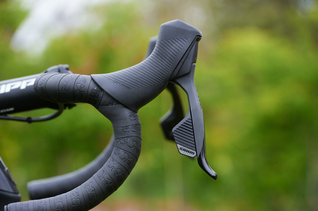 2021 SRAM Rival eTap AXS groupset – shifter and bar.jpg