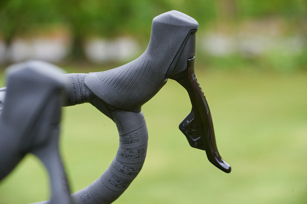 2021 SRAM Rival eTap AXS groupset – shifter inside.jpg