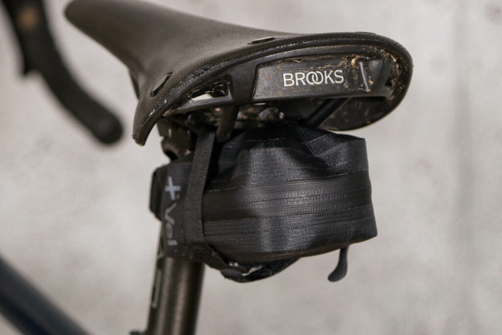 2021 Vel Waterproof Saddle bag Small – back.jpg