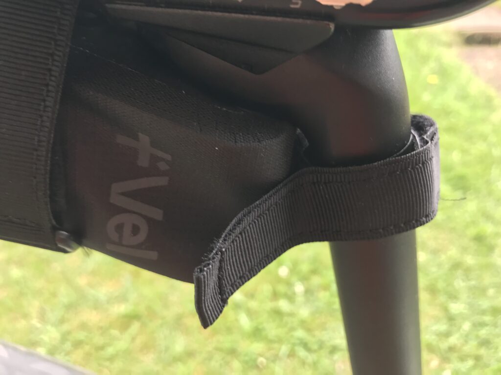 2021 Vel waterproof saddlebag small velcro strap.jpg
