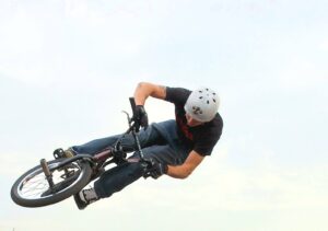 BMX action (CC BY-SA 2.0 Klaus Friese|Flickr).jpg