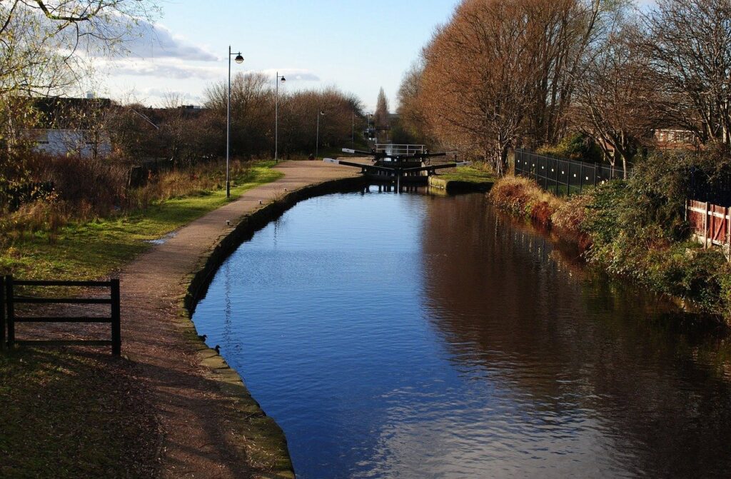 canal-83039_1280