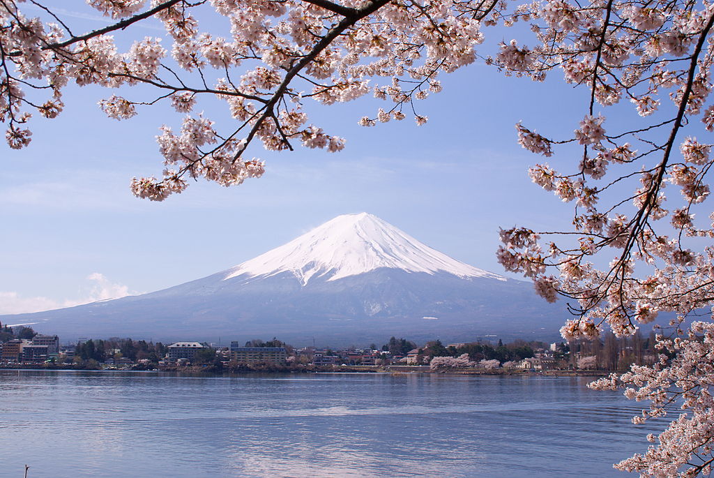Mount Fuji and Lake Kawaguchi (licensed CC BY 3.0 on Wikimedia by Midori).JPG
